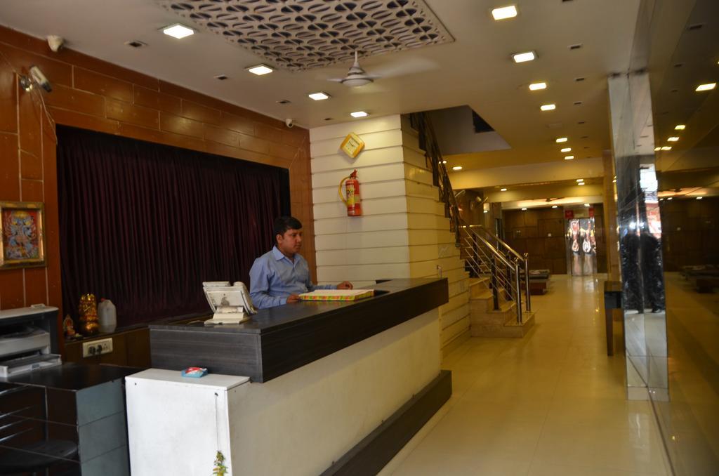 Hotel Milan Deluxe New Delhi Eksteriør bilde
