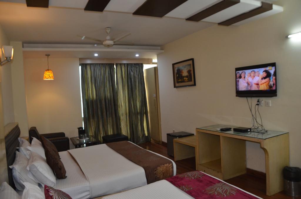 Hotel Milan Deluxe New Delhi Eksteriør bilde