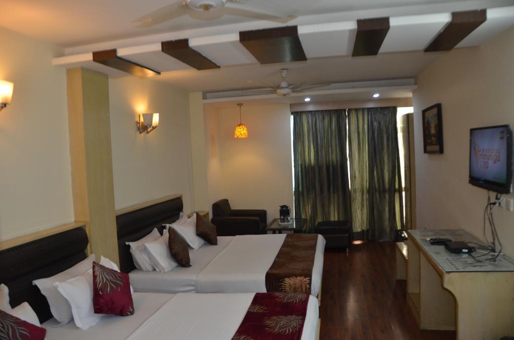 Hotel Milan Deluxe New Delhi Eksteriør bilde
