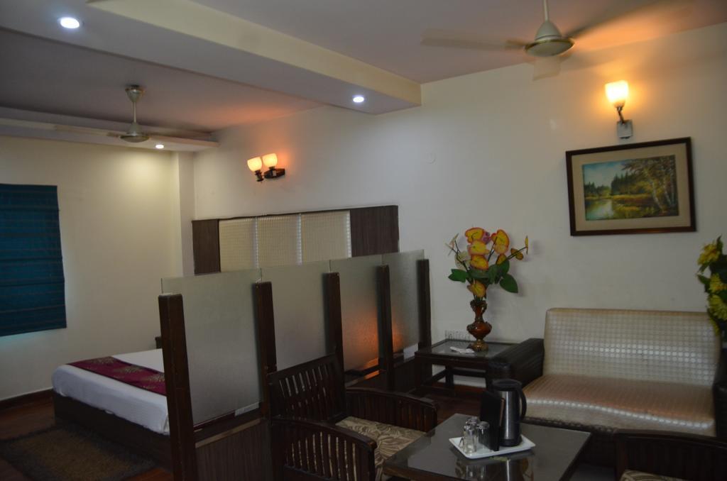 Hotel Milan Deluxe New Delhi Eksteriør bilde