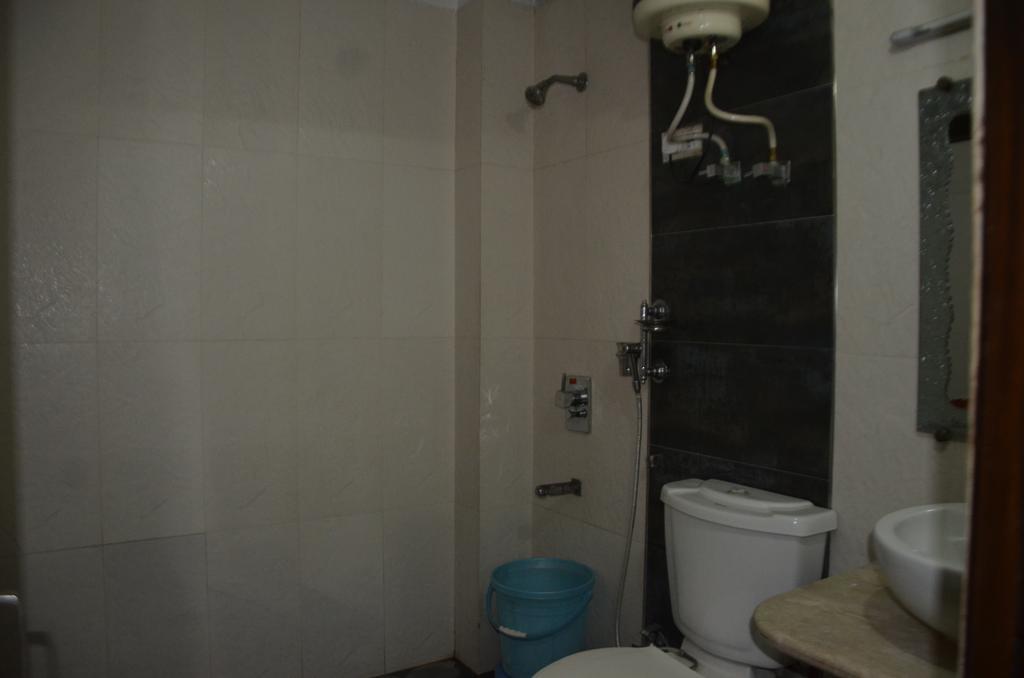 Hotel Milan Deluxe New Delhi Eksteriør bilde