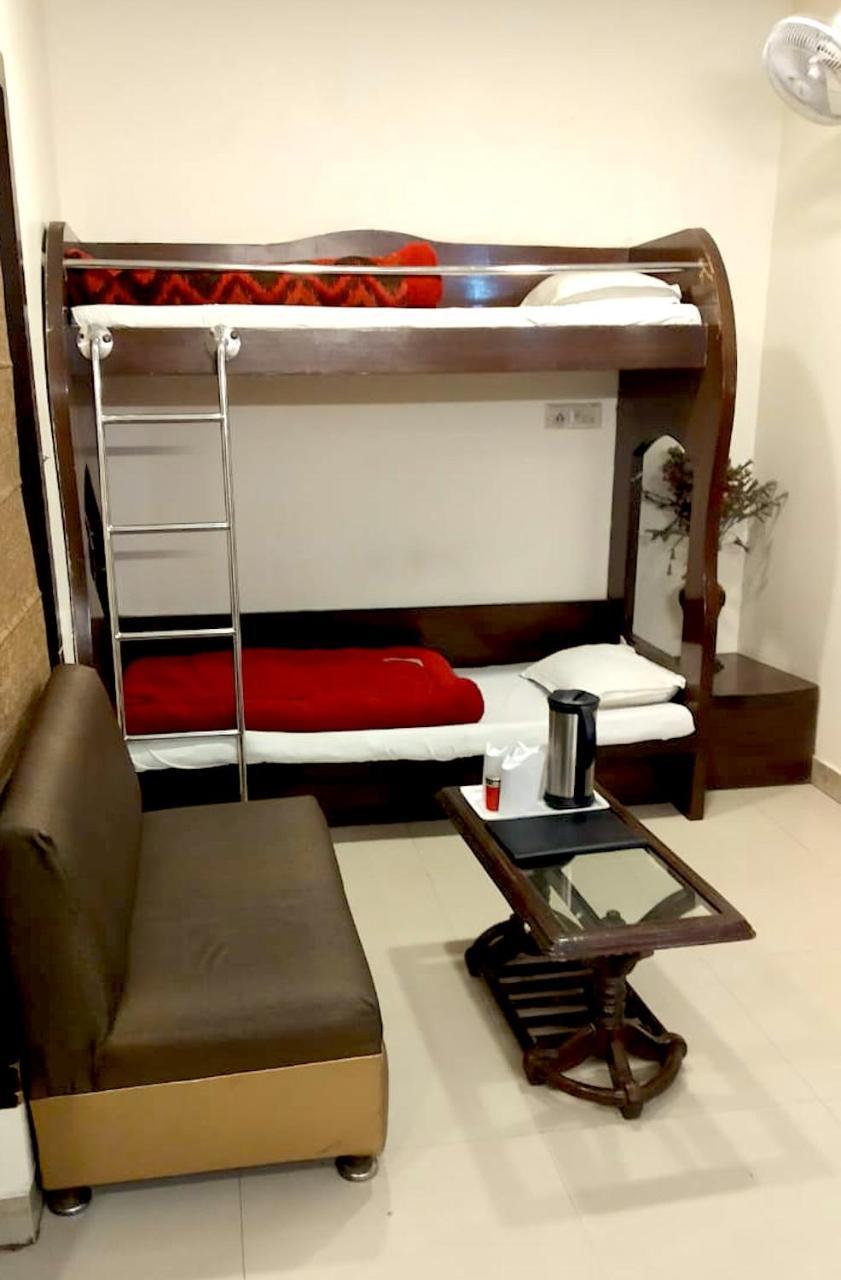 Hotel Milan Deluxe New Delhi Eksteriør bilde