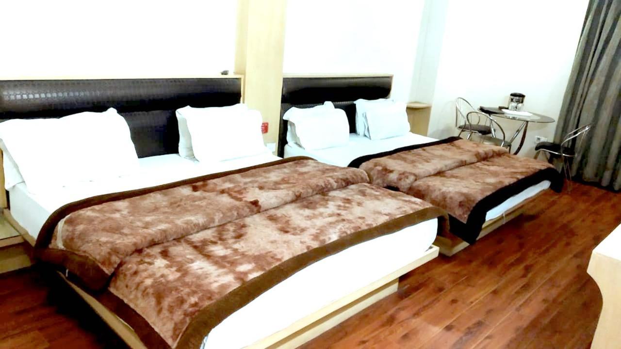 Hotel Milan Deluxe New Delhi Eksteriør bilde