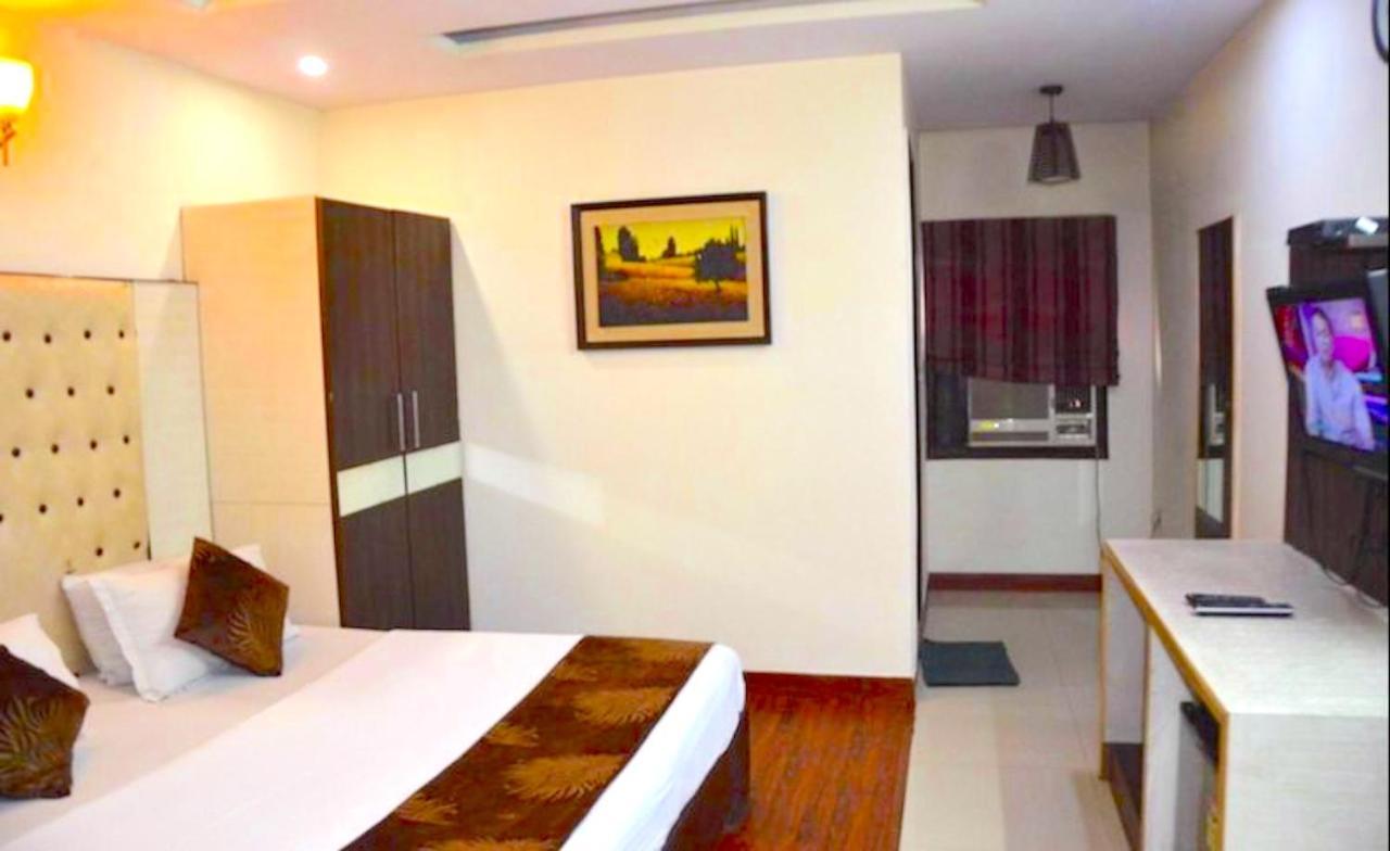 Hotel Milan Deluxe New Delhi Eksteriør bilde
